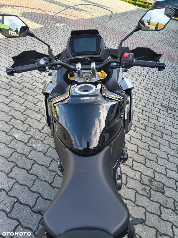Suzuki GSX - 8