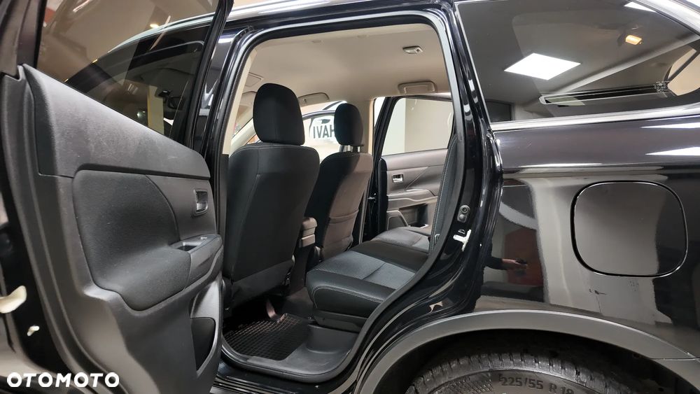 Mitsubishi Outlander 2.0 Intense 4WD CVT - 23