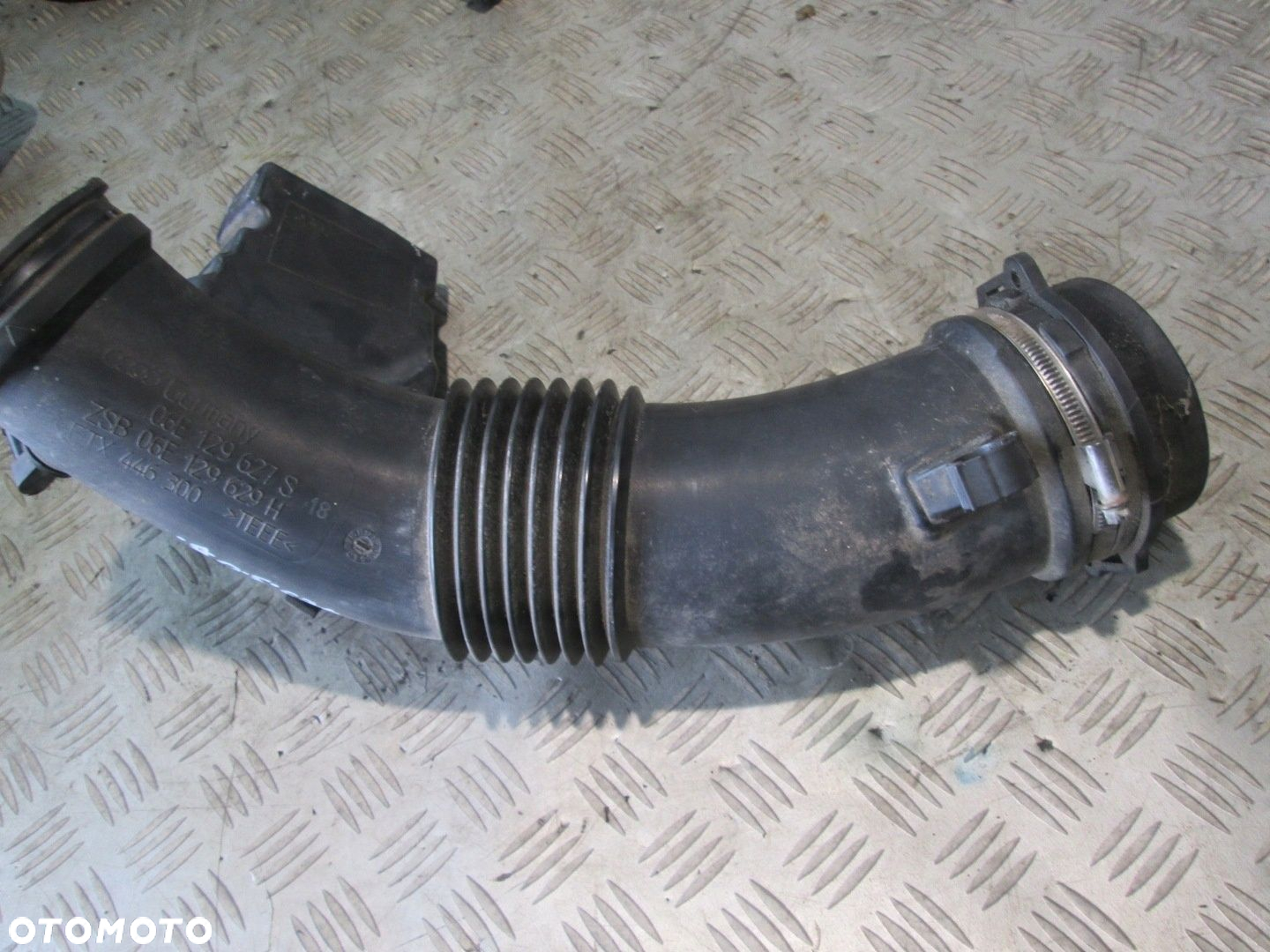 OBUDOWA FILTRA POWIETRZA RURA AUDI A4 B8 A5 3.2 FSI 06E129627S - 3