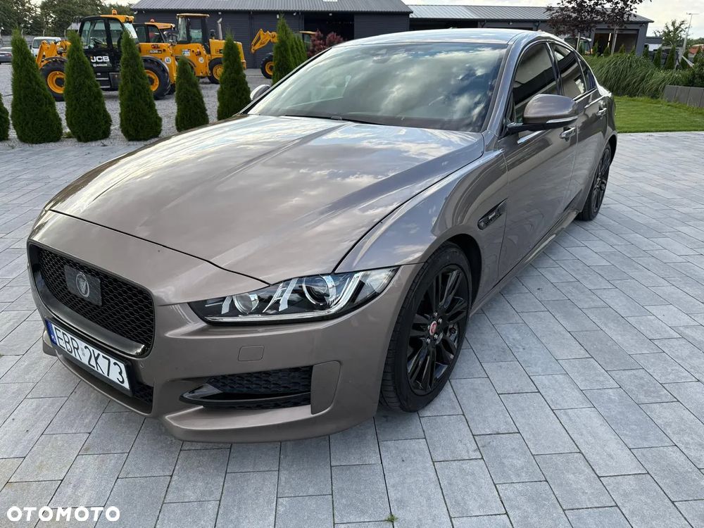 Jaguar XE 2.0 D R-Sport - 10