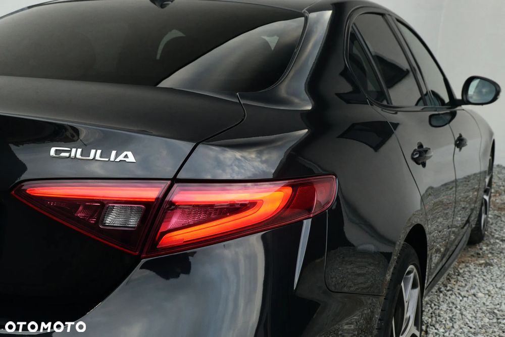 Alfa Romeo Giulia - 16