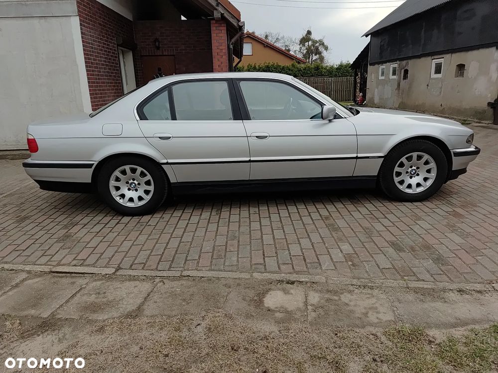 BMW Seria 7 740i - 2