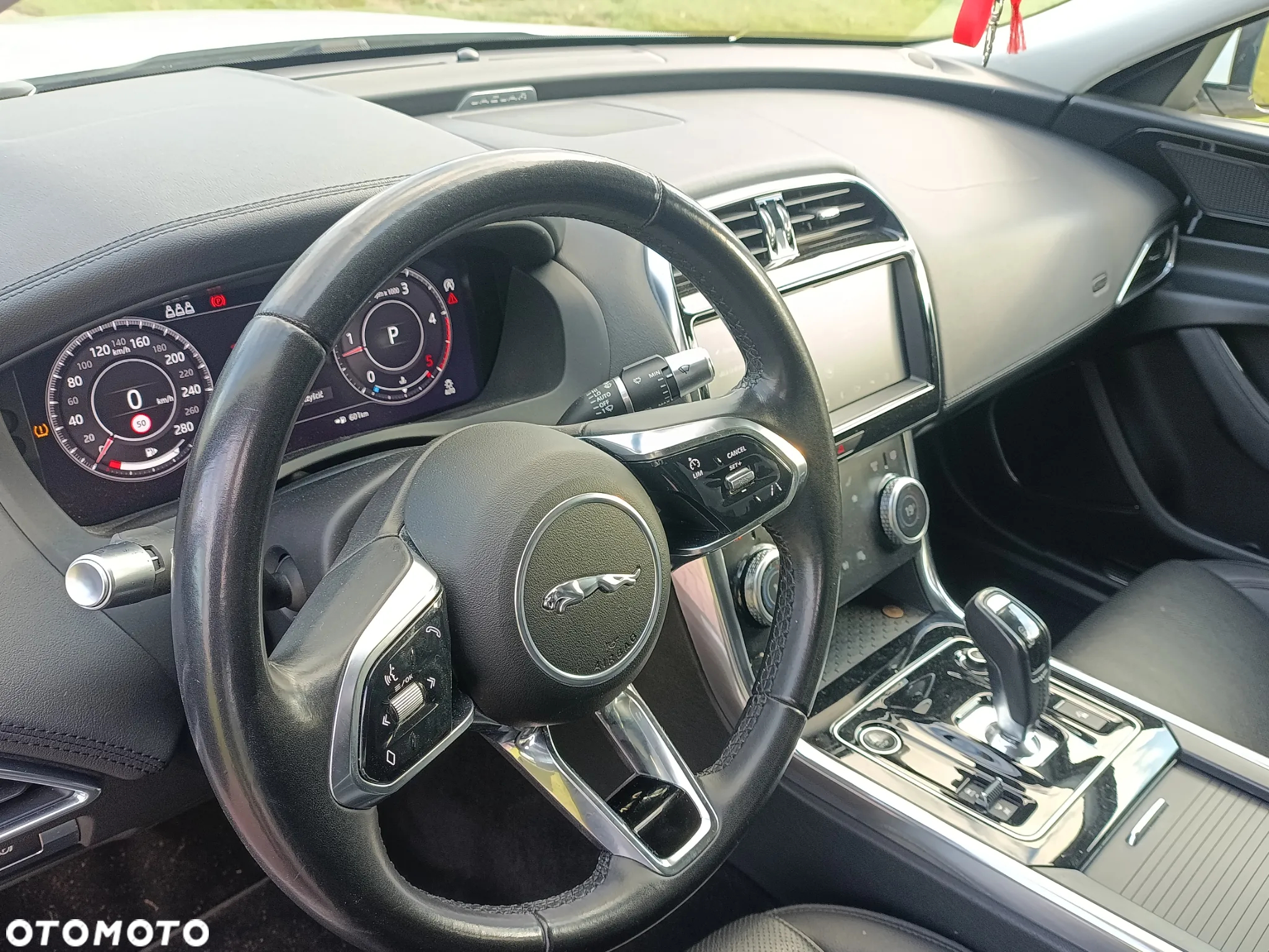 Jaguar XE 2.0 D AWD Prestige - 16