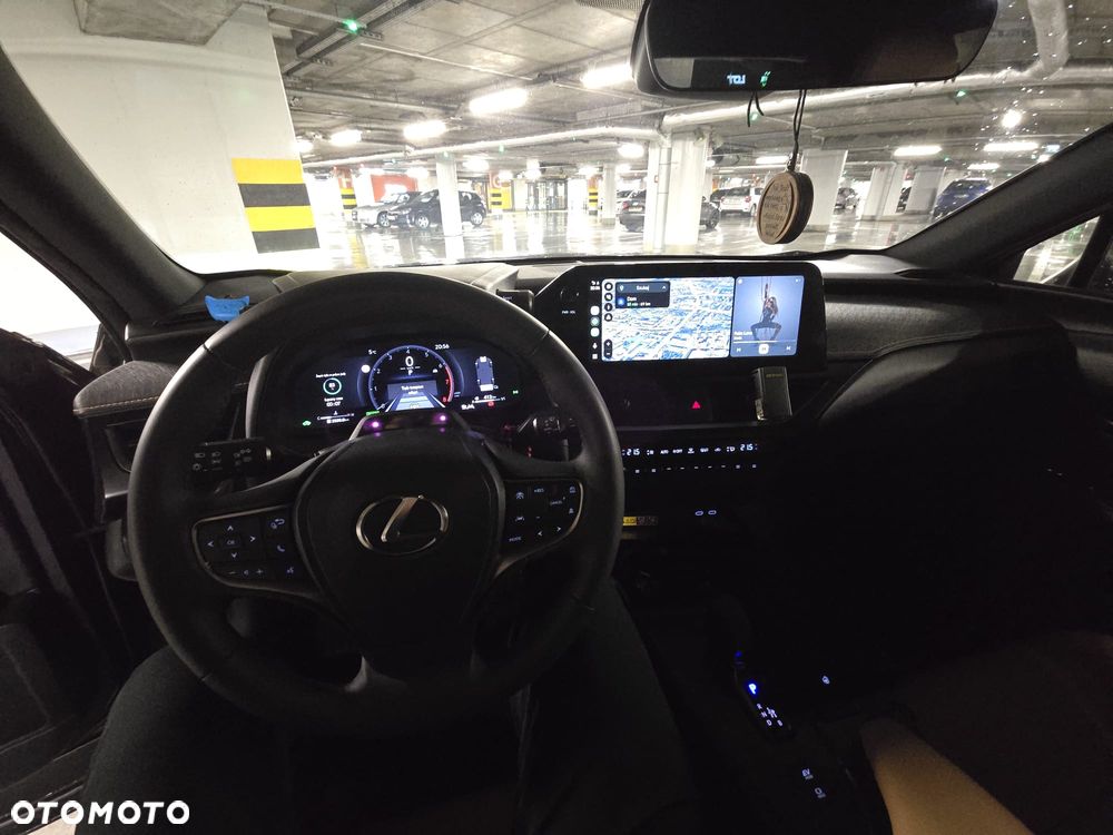 Lexus UX 2024