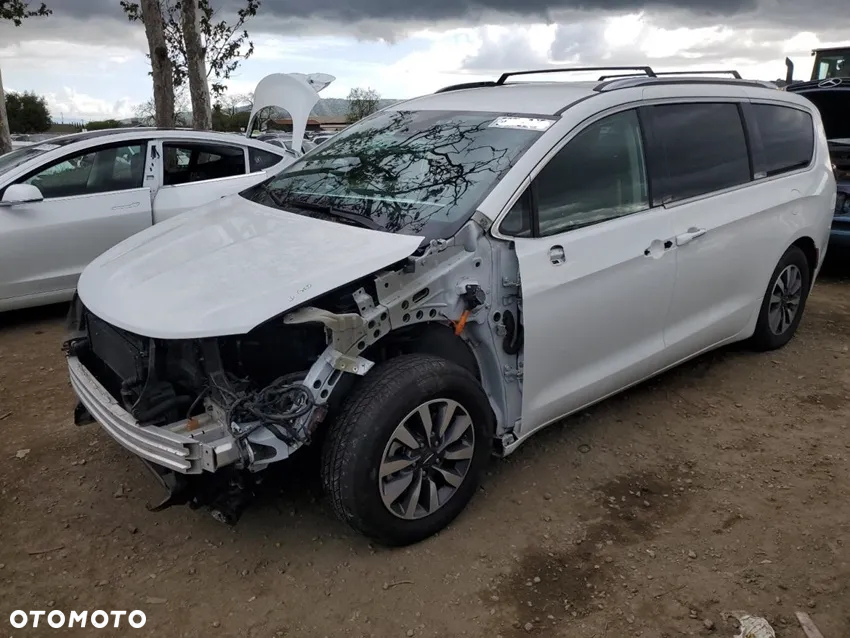 Chrysler Pacifica - 2