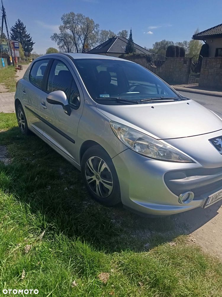 Peugeot 207 - 1