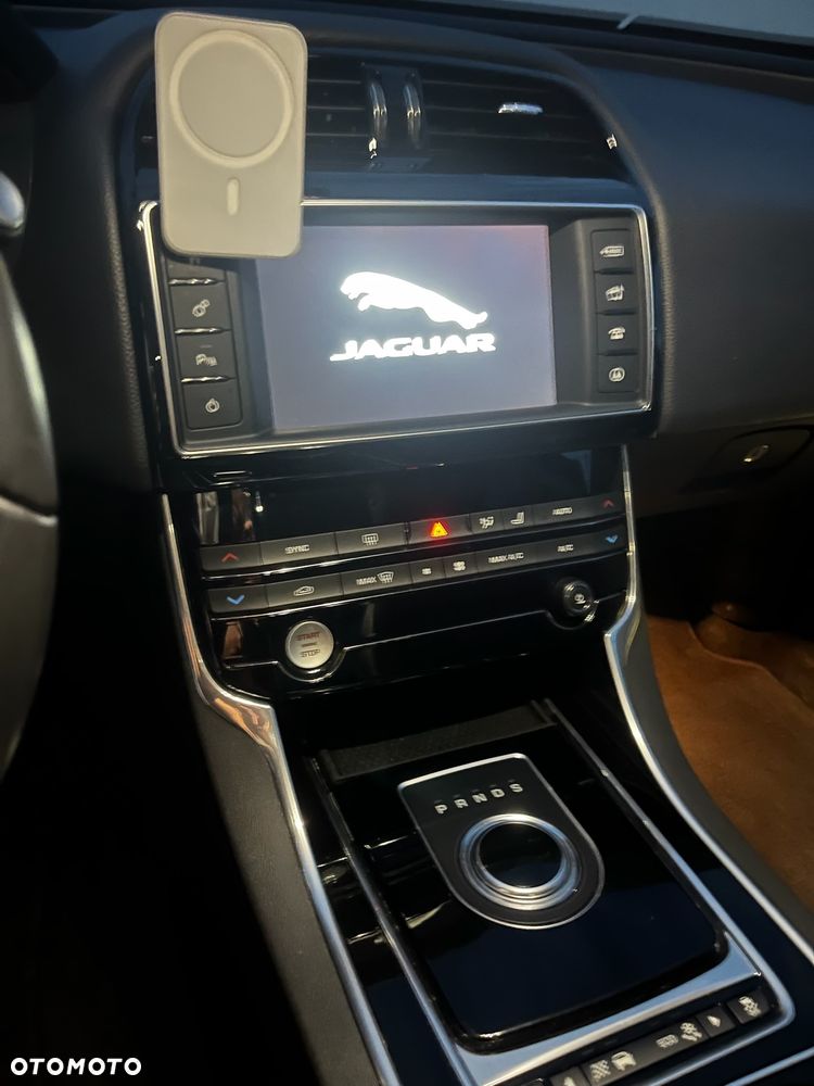 Jaguar XE 20d Prestige - 6