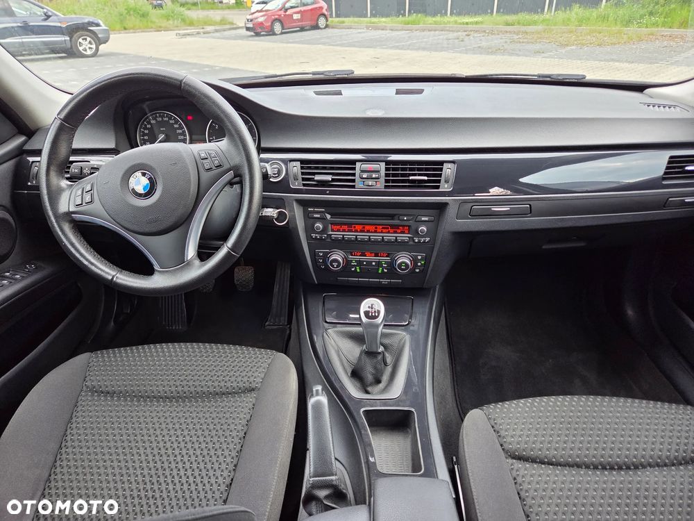 BMW Seria 3 318i - 10