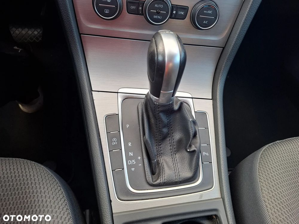 Volkswagen Golf - 16