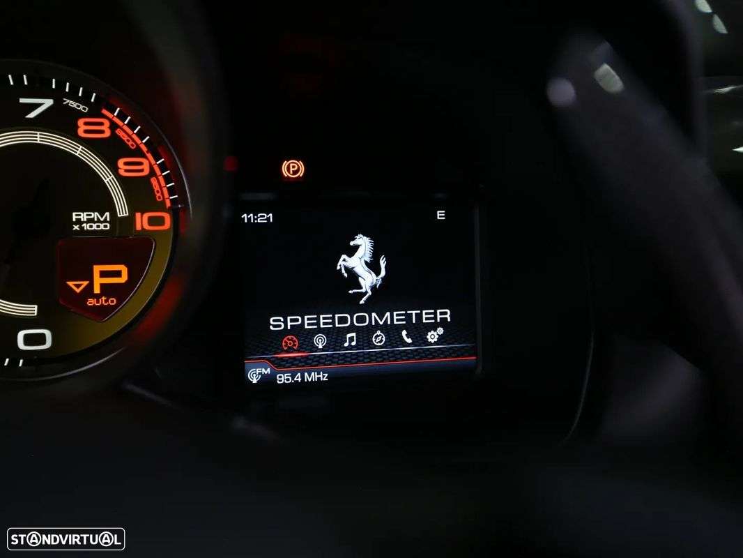 Ferrari F8 Tributo Spider - 35