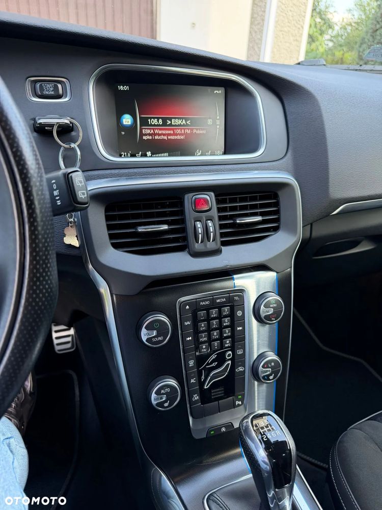 Volvo V40 D2 Drive-E R-Design Momentum - 6