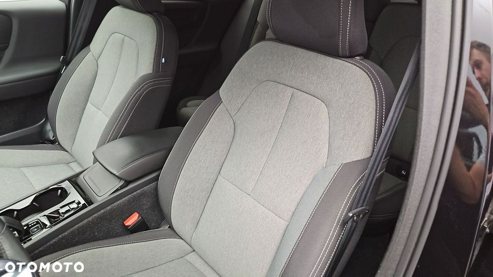 Volvo XC 40 B3 Plus Dark - 12