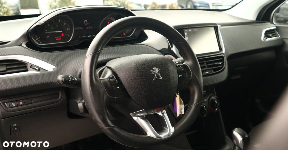 Peugeot 208 - 11