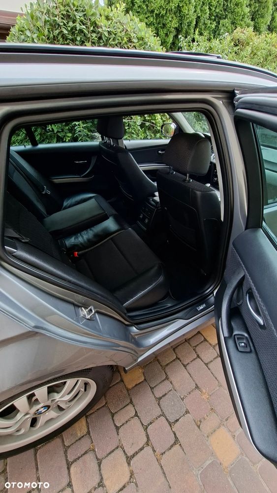 BMW Seria 3 320d xDrive DPF - 17