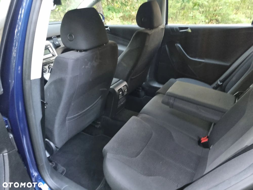 Volkswagen Passat 2.0 TDI Comfortline - 11