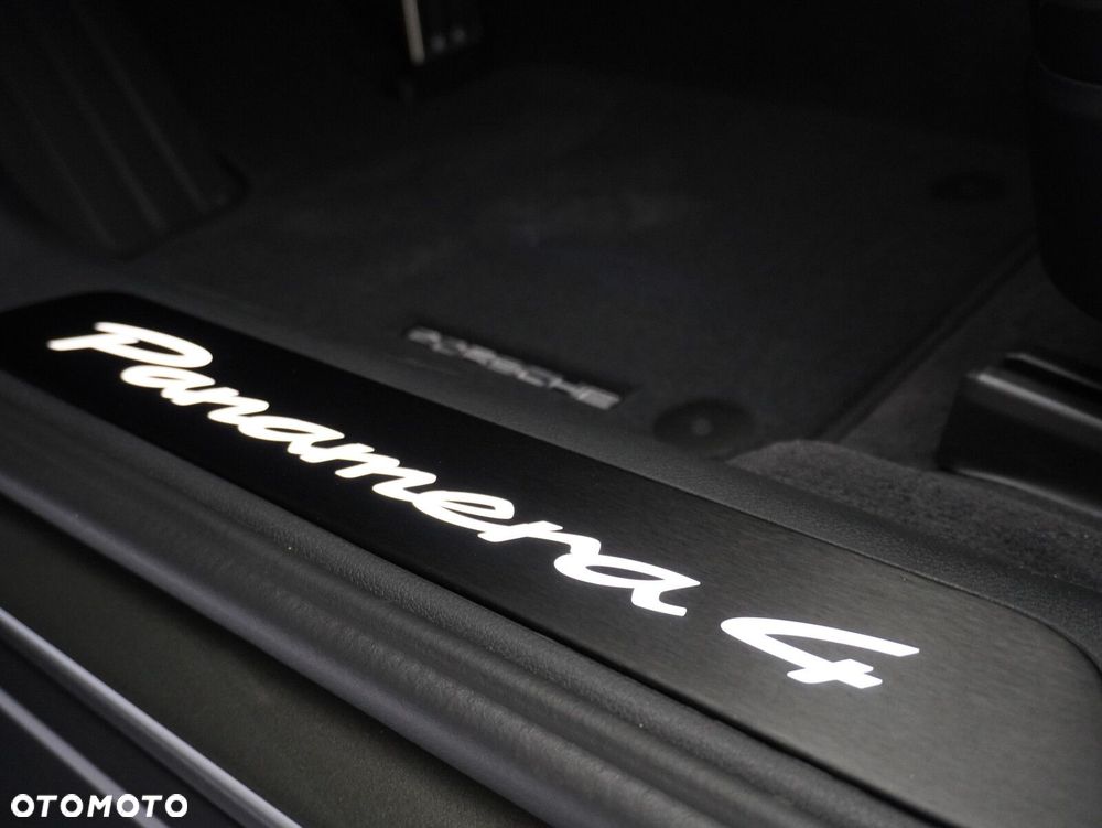 Porsche Panamera 4 E-Hybrid PHEV - 25