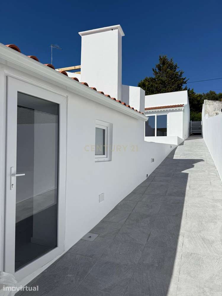 Moradia T1+1 totalmente remodelada no Curvel com garagem e pátio exter - Grande imagem: 2/4