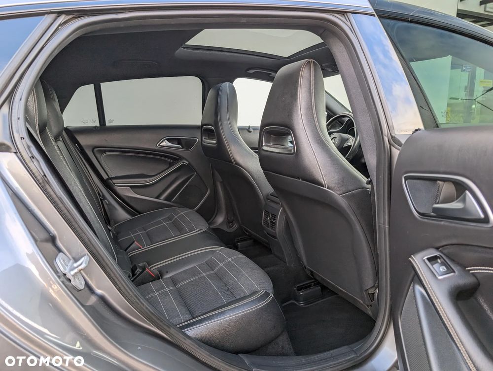 Mercedes-Benz CLA Shooting Brake 220 (CDI) d 7G-DCT Urban - 18