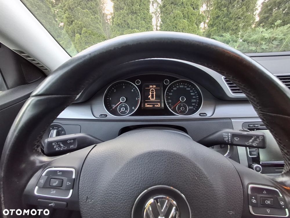Volkswagen Passat - 24