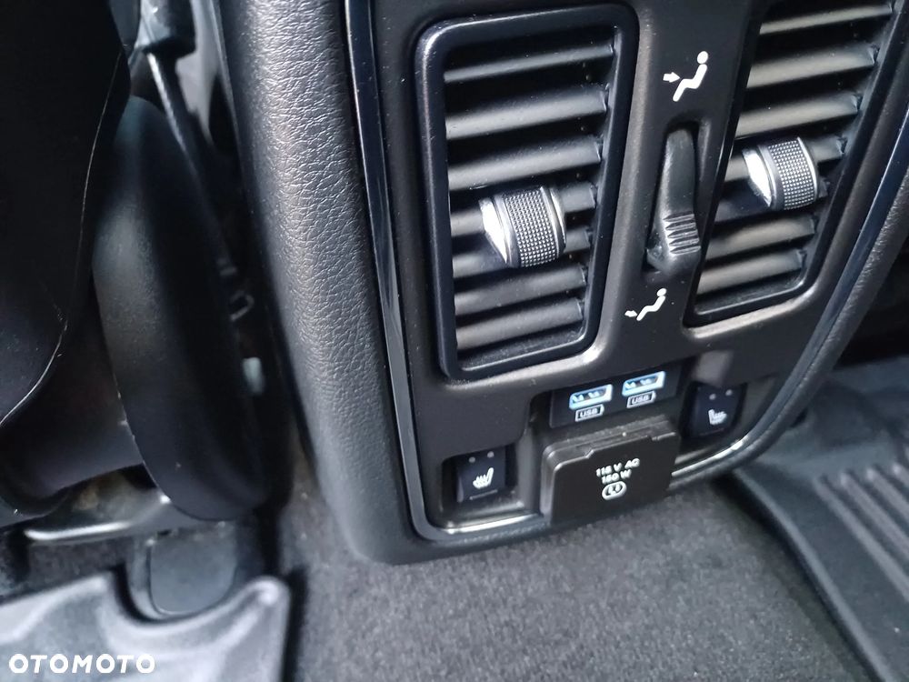 Jeep Grand Cherokee - 16