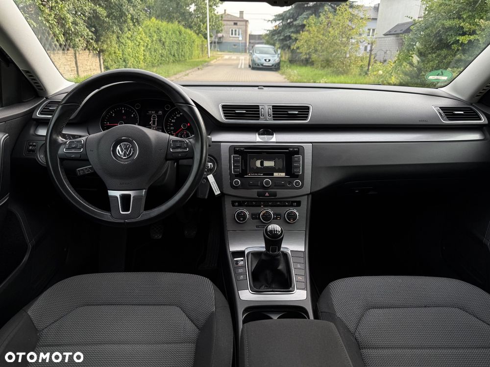 Volkswagen Passat 2.0 TDI Comfortline - 8