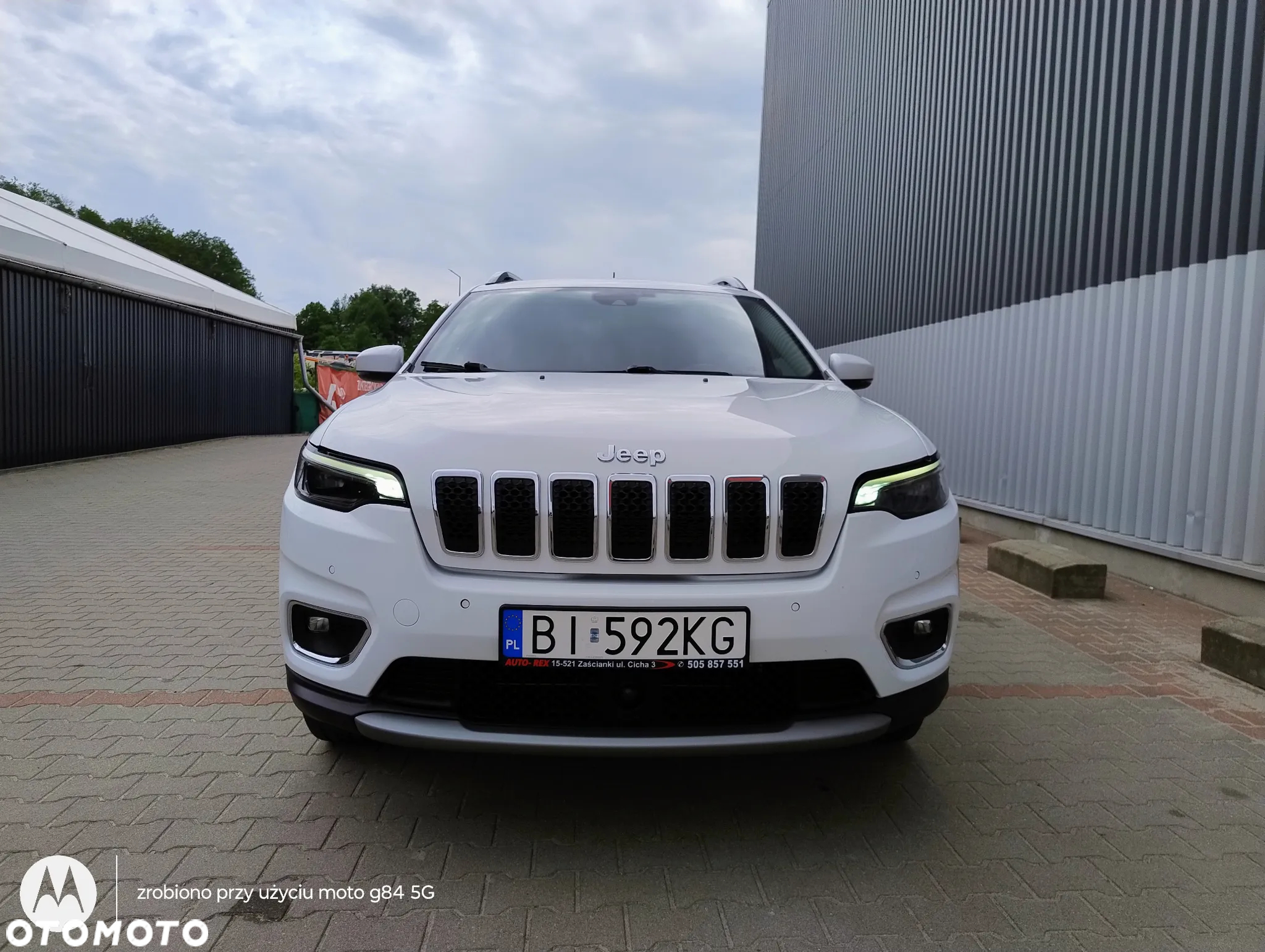 Jeep Cherokee - 25