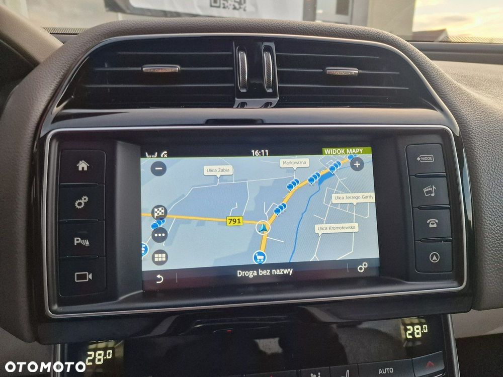 Jaguar XE 20d Prestige - 23