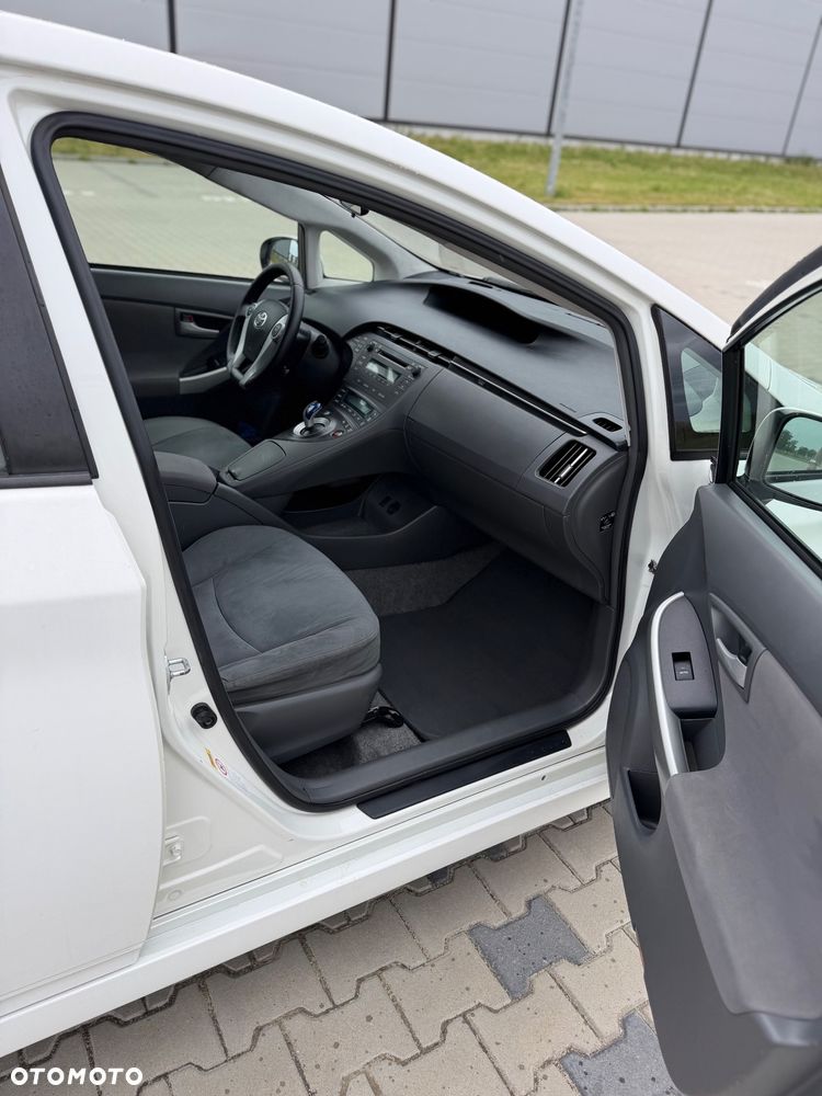 Toyota Prius - 13