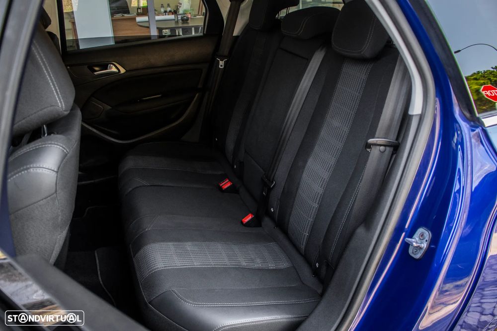 Peugeot 308 SW BlueHDi 130 EAT8 Stop & Start Allure - 24