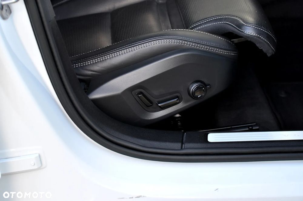 Volvo V60 Cross Country B4 D AWD Plus - 30