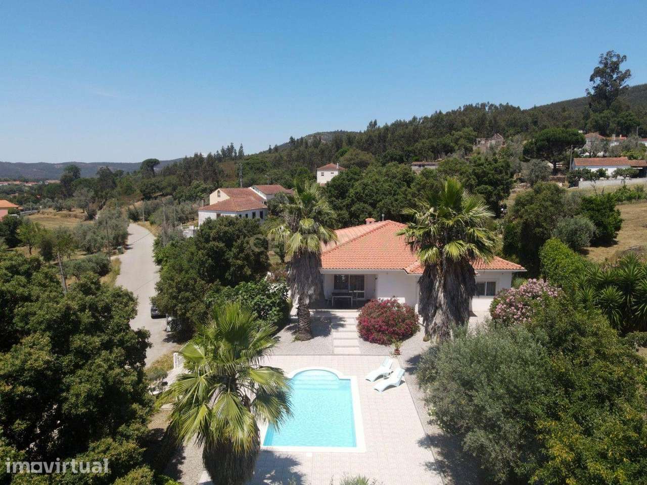 Moradia T3 em estado novo com varanda coberta, piscina, terraço, vista - Grande imagem: 5/60