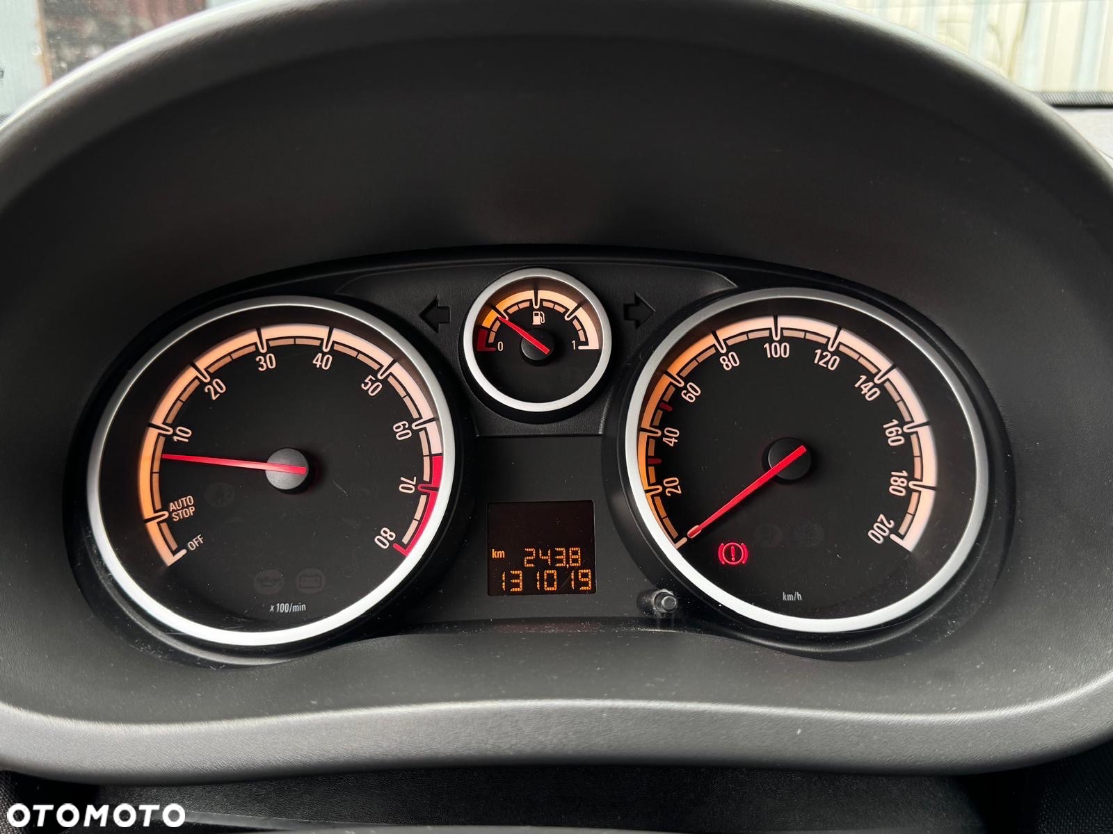 Opel Corsa 1.4 16V Cosmo - 35