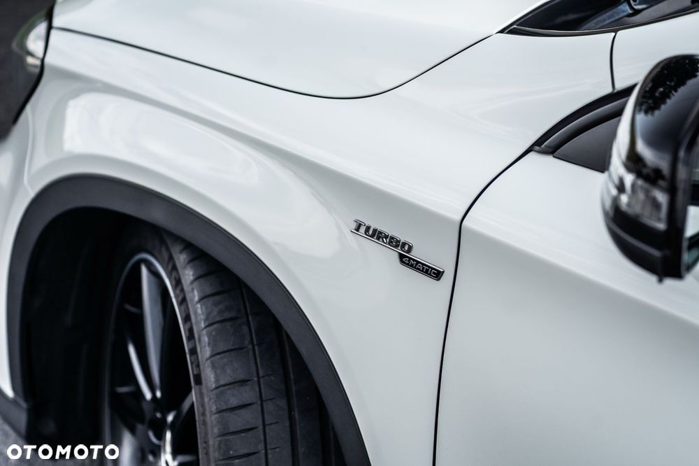 Mercedes-Benz GLA - 9