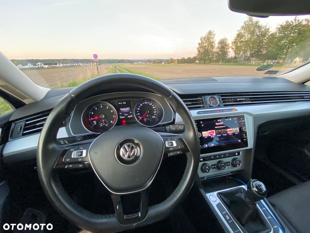 Volkswagen Passat - 15