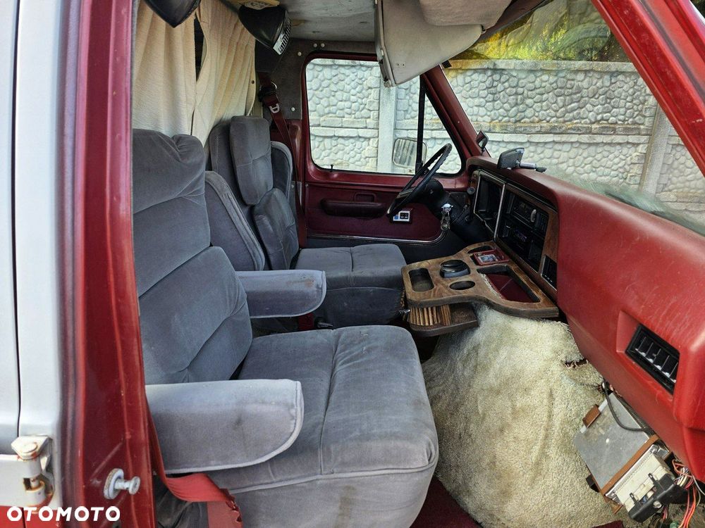 Ford Econoline - 13