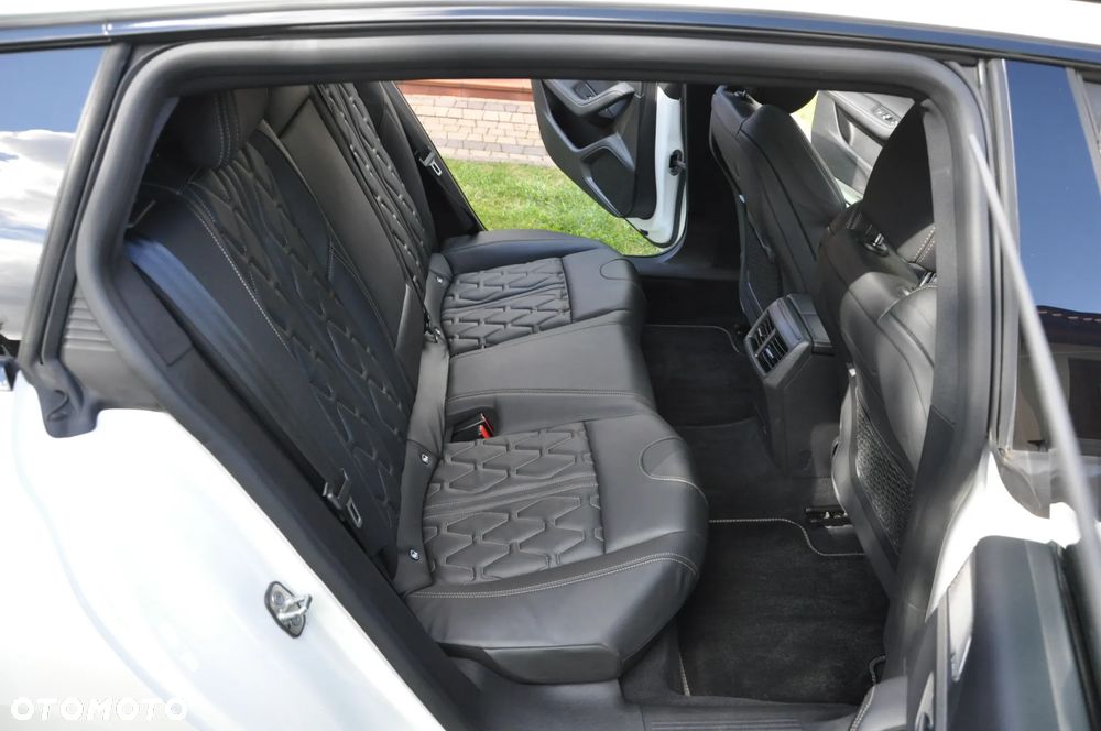 Peugeot 508 SW Plug-In Hybrid 180 e-EAT8 GT - 32