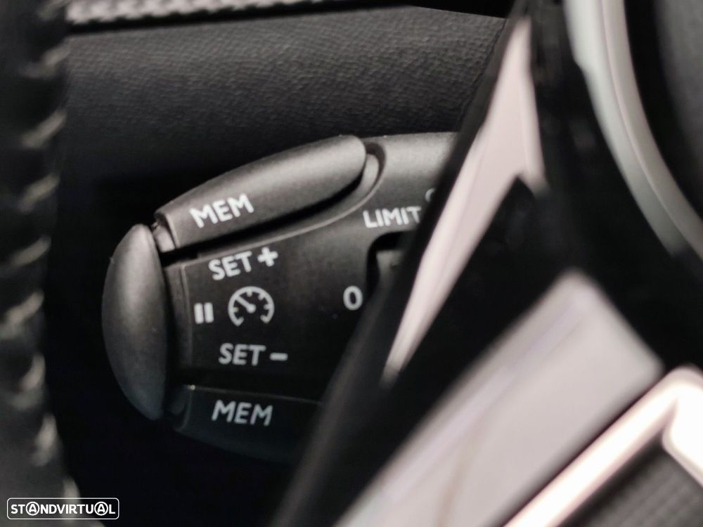 Peugeot 2008 1.2 PureTech Allure - 26