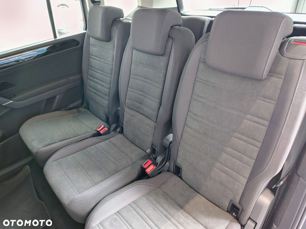 Volkswagen Touran - 22