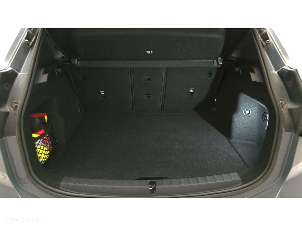 BMW Seria 2 218d - 24