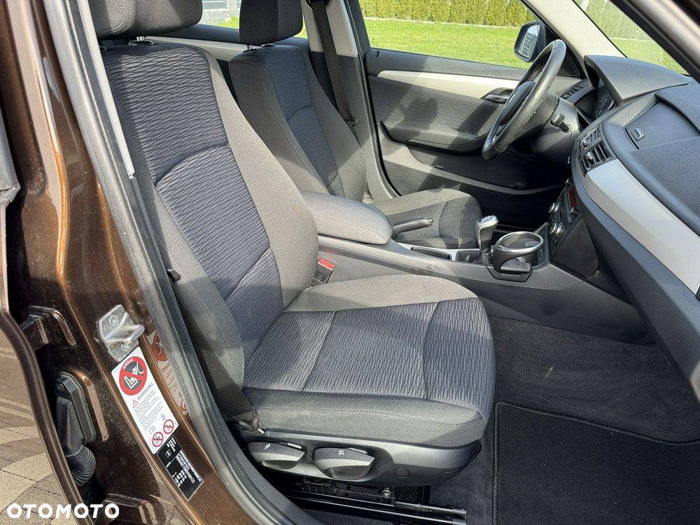 BMW X1 sDrive18d xLine - 28