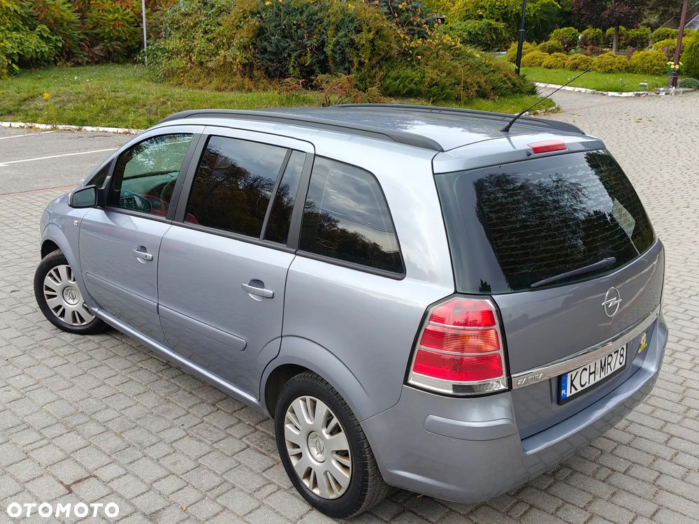 Kia Carnival V6 Executive - 24