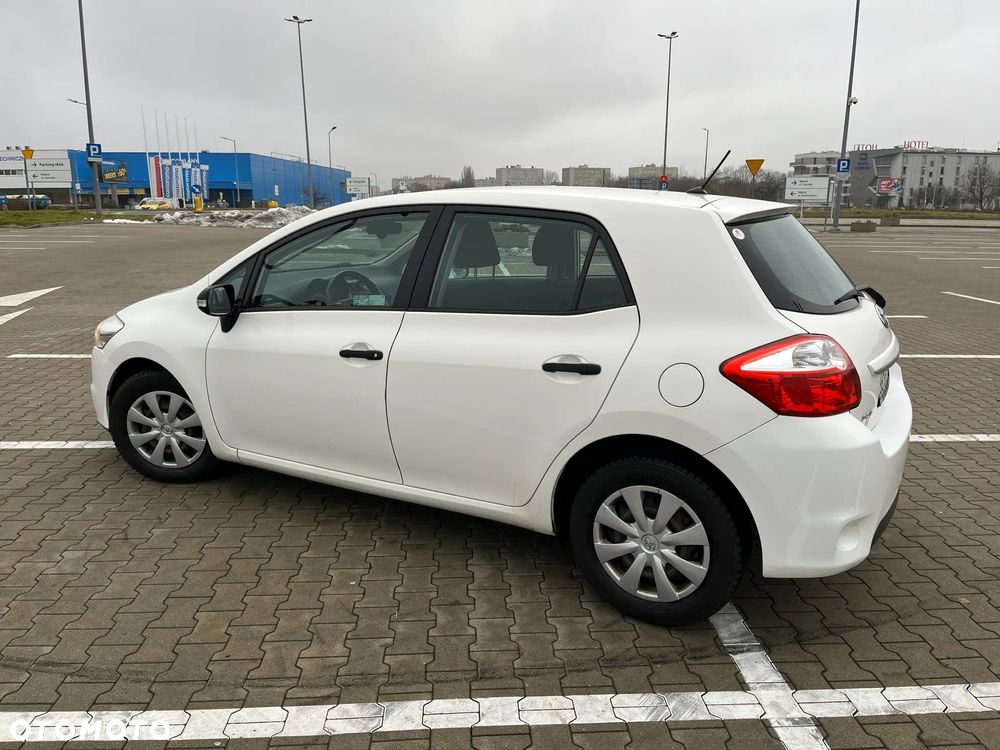 Toyota Auris 1.4 D-4D Terra EU5 - 8