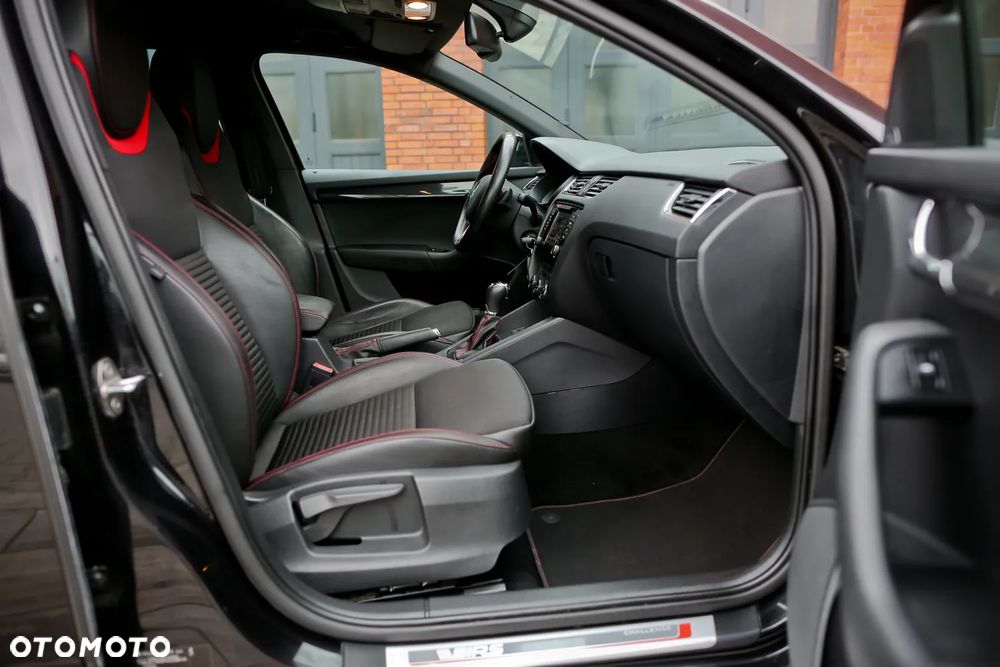 Skoda Octavia 2.0 TDI DSG RS - 25