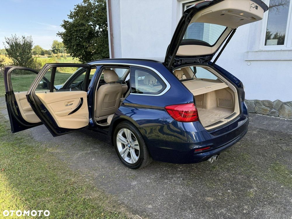 BMW Seria 3 320i Luxury Line - 22