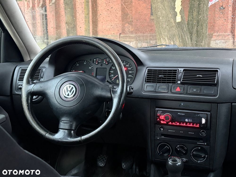 Volkswagen Golf - 8