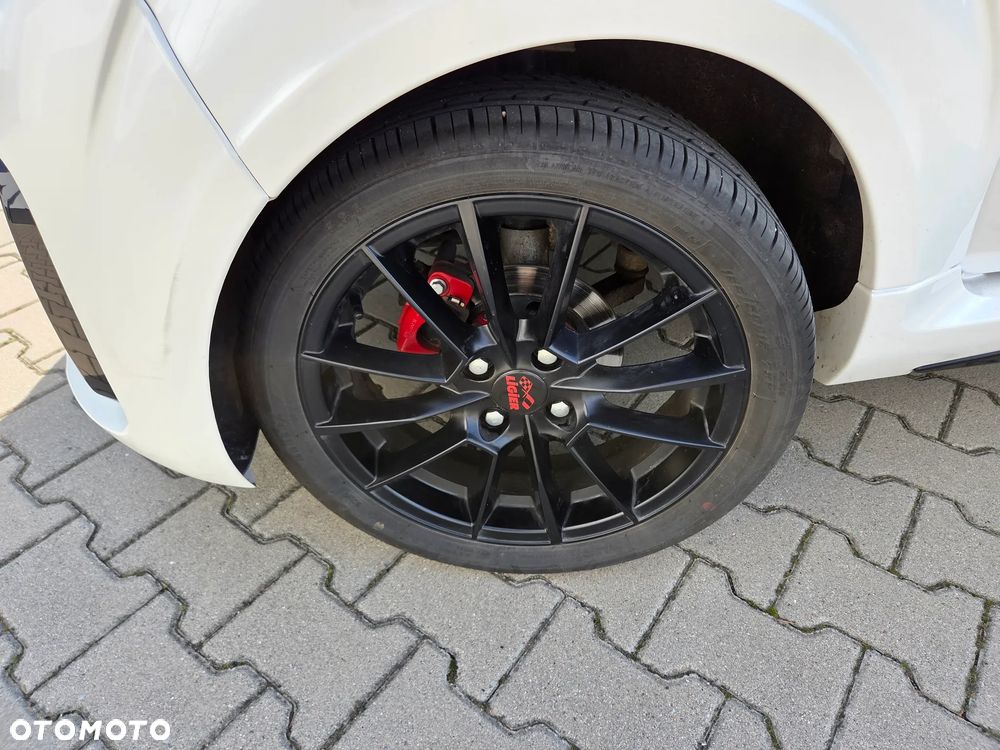 Ligier JS50 - 12