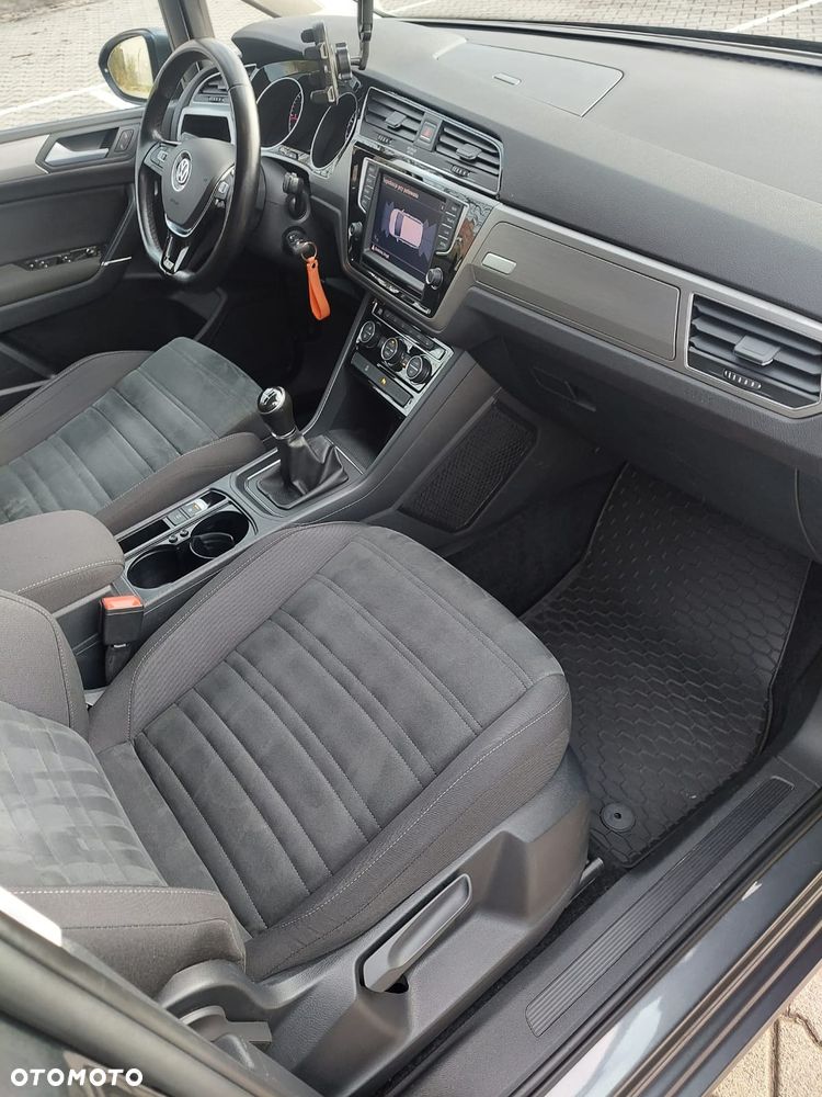 Volkswagen Touran - 4
