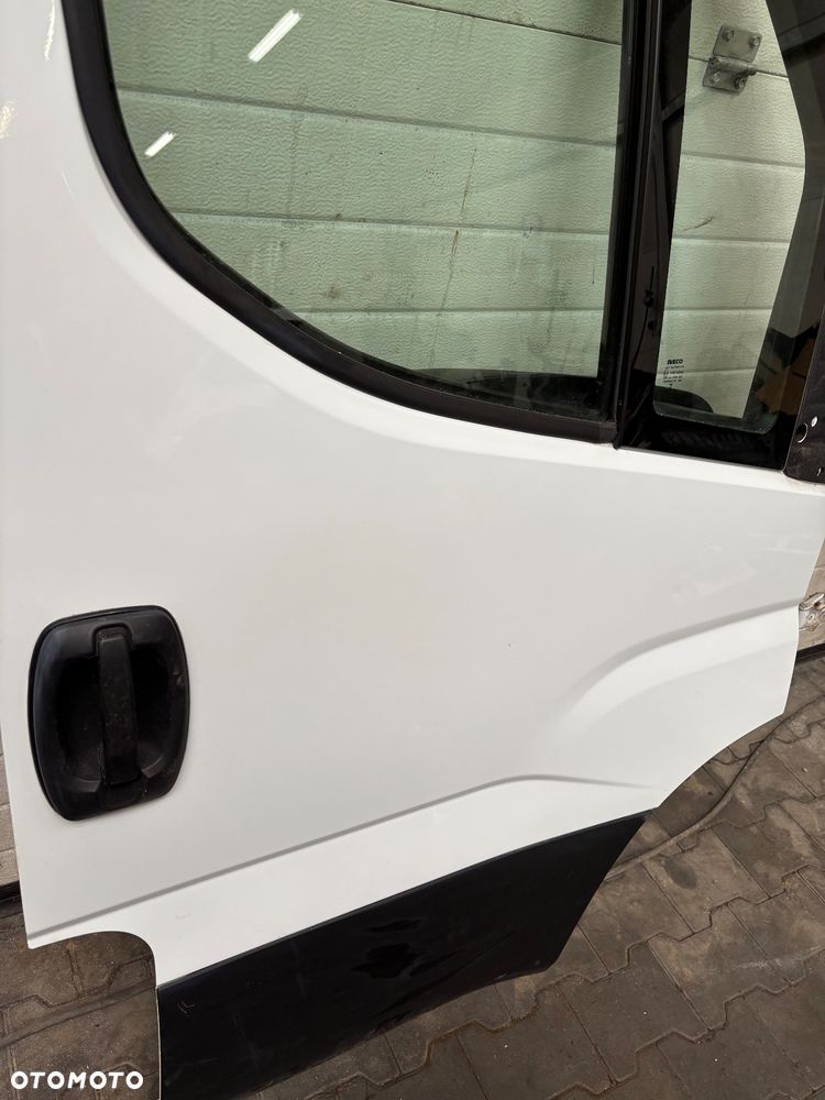 Iveco Daily drzwi prawe kompletne  50105 2014- - 2