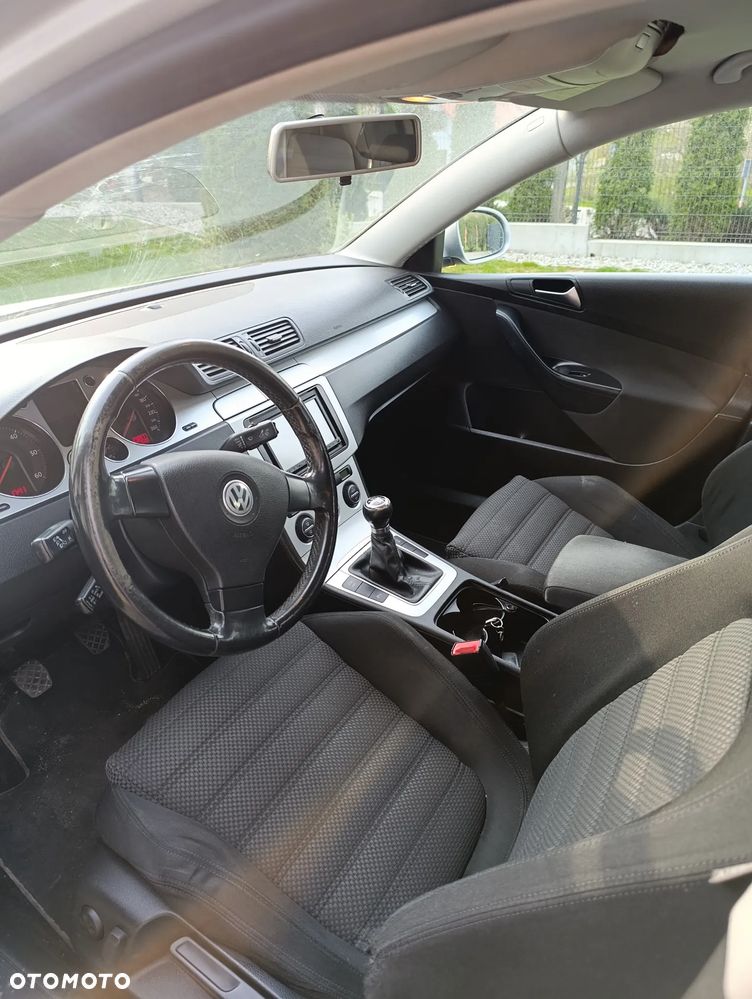 Volkswagen Passat 2.0 TDI Comfortline - 9