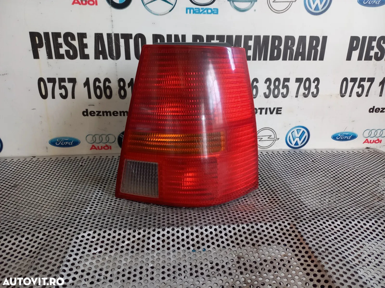 Lampa Stop Tripla Dreapta Vw Golf 4 lV Varianta Combi Break - Dezmembrari Arad - 2